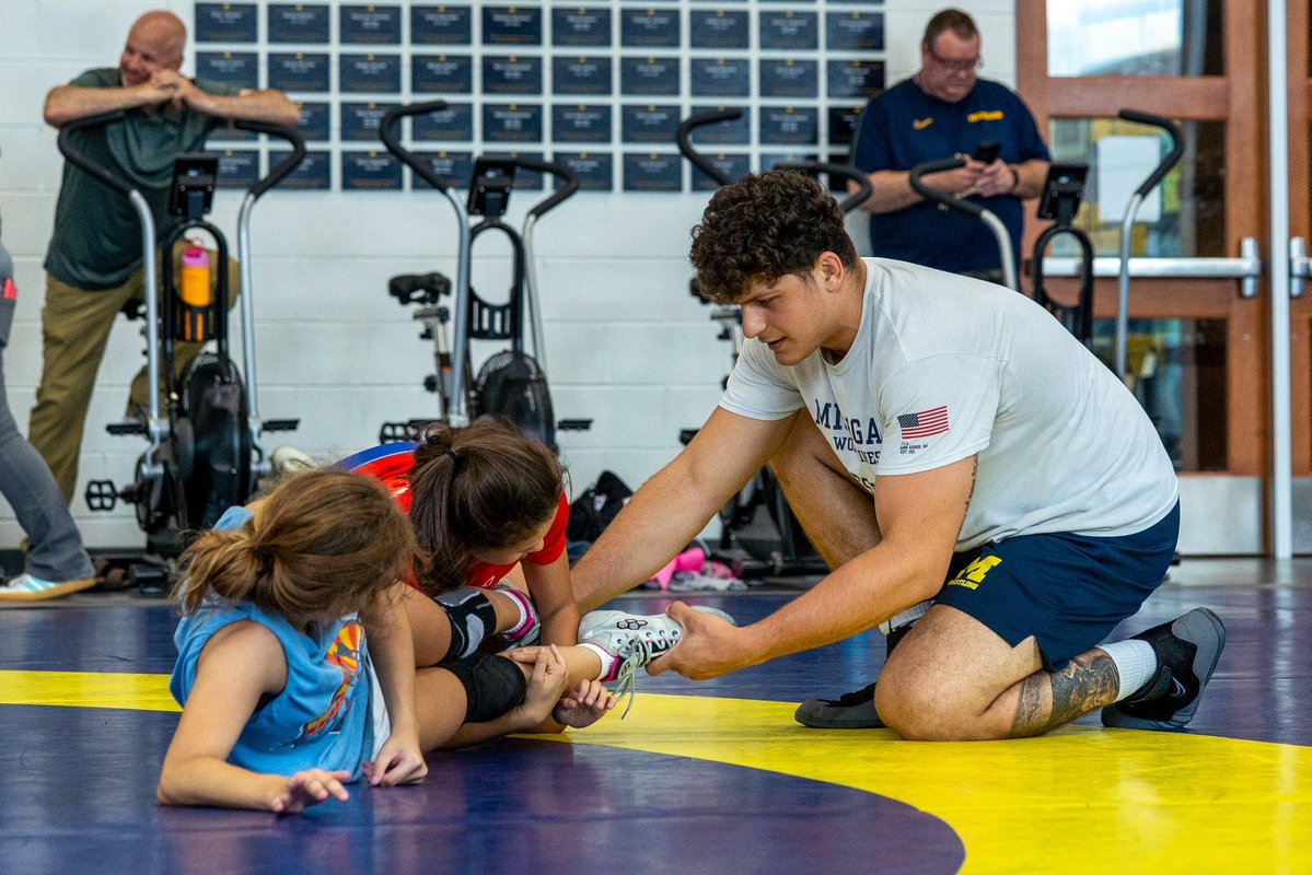 umichwrestling tweet picture