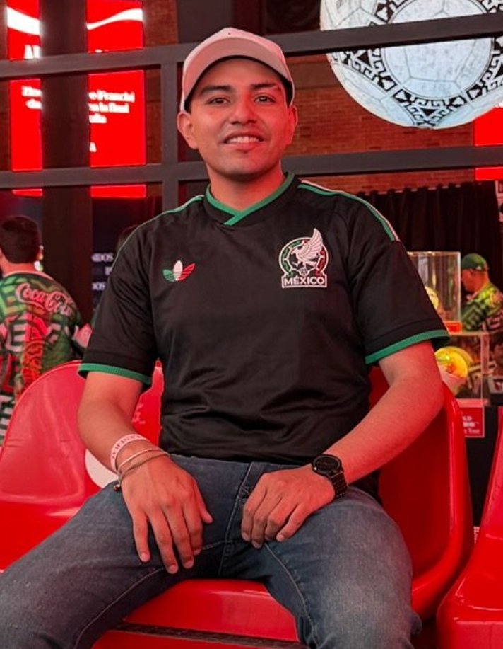 MM11801695's tweet photo. @Washington17934 @LuisErnestoP95 Te ocultó JAJAJAJAJAJAJAJAJAJAJ solo mira toda la pose de pasiva 🤣🤣🤣🤣🤣 https://t.co/UXnZChBxWU
