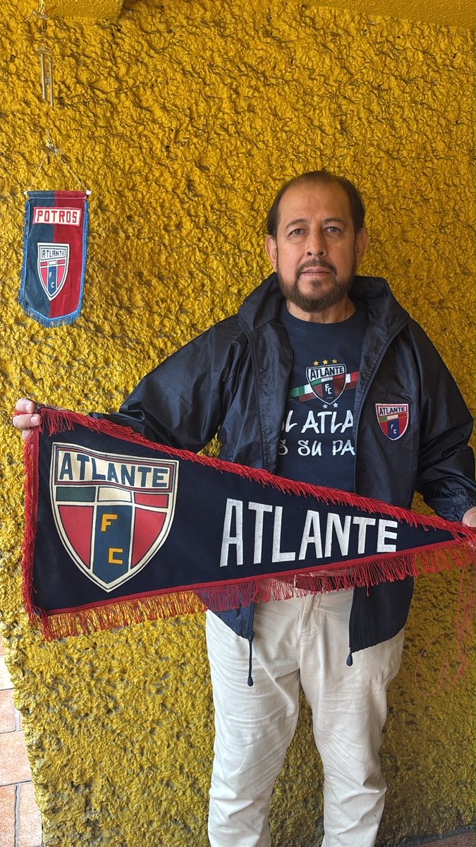 javespin's tweet photo. @Atlante Mi papá es atlantista de hueso colorado, toda su vida ha apoyado al atlante, mi hermano y yo íbamos con él al estadio, cuando jugaba “chama gol”. https://t.co/dNO8ZqFkNm