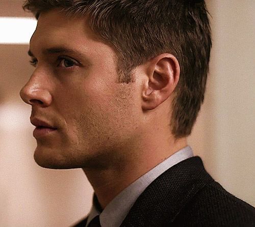 jarpadswag's tweet photo. shoutout to jensen ackles for having the prettiest nose in the history of male celebrity side profiles 👏 https://t.co/2Z5nmxZxZ6