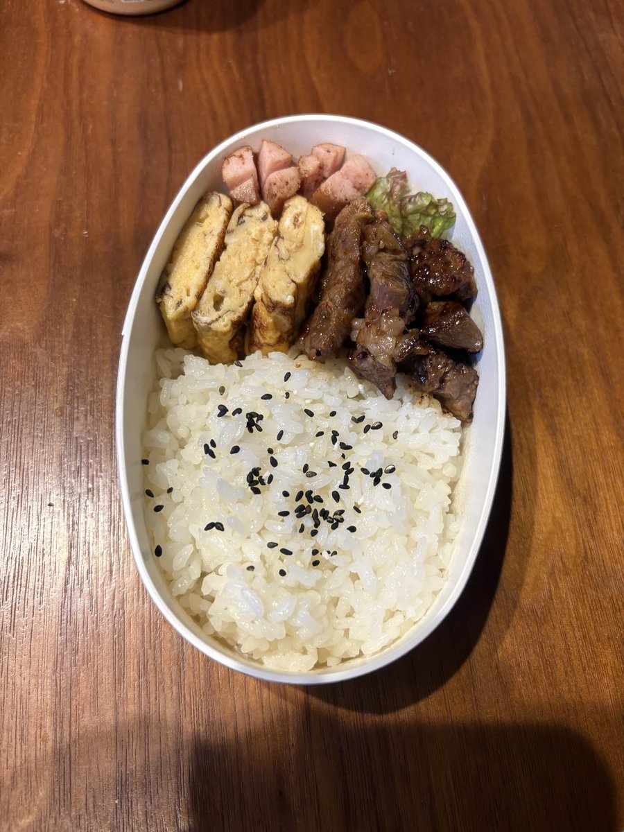 fujixim's tweet photo. #父さん弁当
今日は焼肉弁当😆
先日娘っこに焼肉食べに行きたいーといわれ、連れてったのは良いものの、混んでて結果別になってしまいました💦
今度はちゃんと予約しなきゃ…と。
早番なので準備〜💦 https://t.co/1E7lLc86Cz