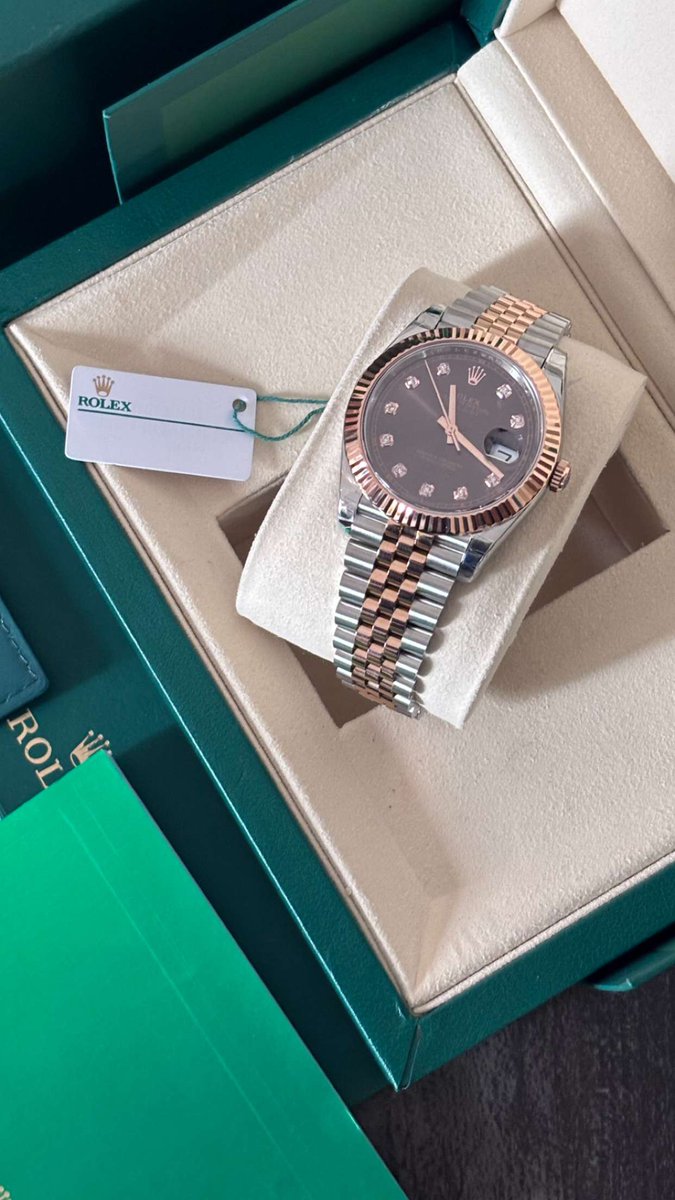 Gbaks_essential's tweet photo. DATEJUST ROLEX LUXURY WRISTWATCH 

Your wrist⌚️ called. It wants an upgrade.
Premium watch, limited pieces available. Sharp on the wrist, louder in the room.

Tap in now 👉 DM to order
 Nationwide delivery 🇳🇬

Click the link below to place an order https://t.co/TZjPa1WVYy