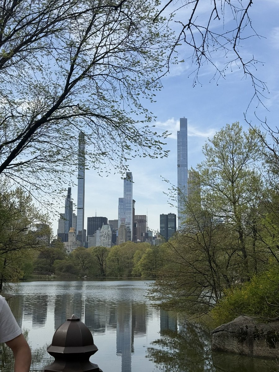 NachoFer_'s tweet photo. No echo de menos Nueva York.

Echo de menos recorrer sus calles con mi hermano.

Porque los recuerdos no pertenecen a los lugares, sino a las personas con las que los construyes 💫 https://t.co/LfpWDWiR0o
