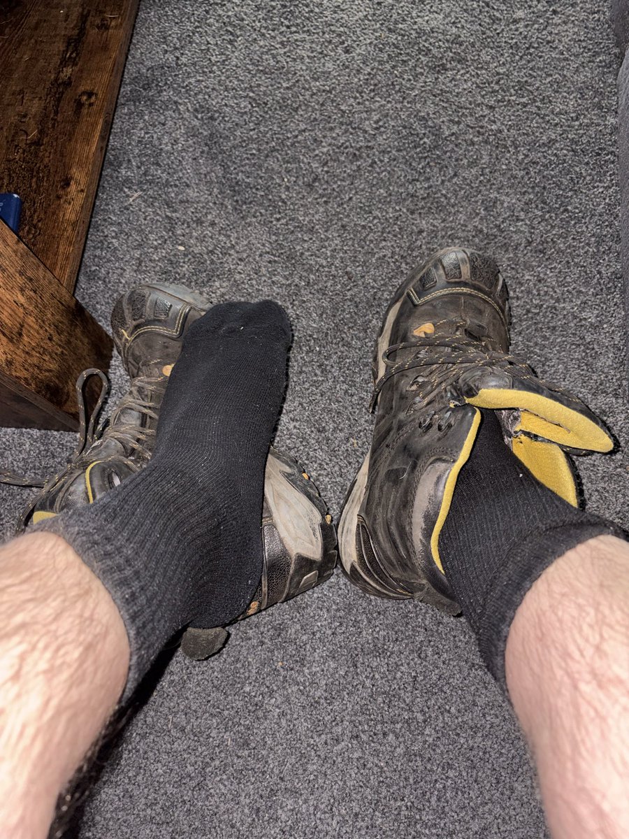 CraigUKftDaddy's tweet photo. It’s been so hot on site for the past couple of weeks. Thank god it’s cooled down a bit this week. I can’t keep wringing my socks out after work haha #feet #sweatytoes #sweatysocks https://t.co/VCuNgfBrcv
