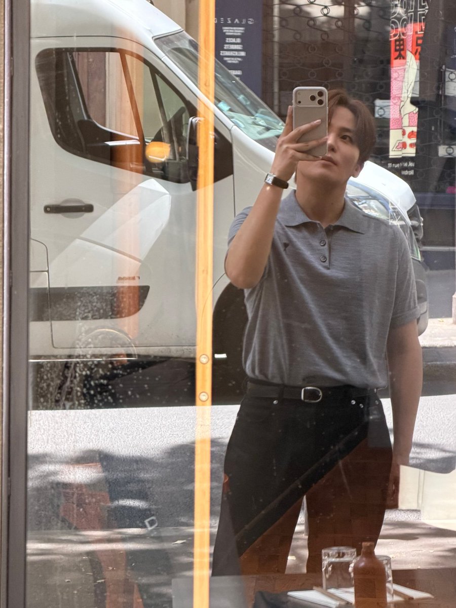 1024updates's tweet photo. [📷] Jongho takes WWD behind the scenes as he attends his first Men's Fashion Week in Paris with Ami

#ATEEZ #에이티즈 #JONGHO #AmiParis https://t.co/eOgCzpnh6S