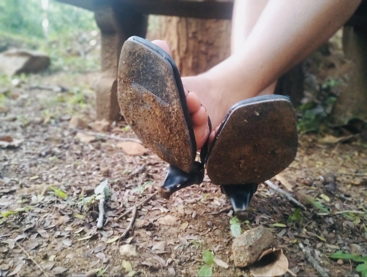 Sithumsidhath's tweet photo. Fish crushing content 
#footfetısh #crushvideos #crush #heel #heels #feetcontents #feet https://t.co/NBOCZOaZqe