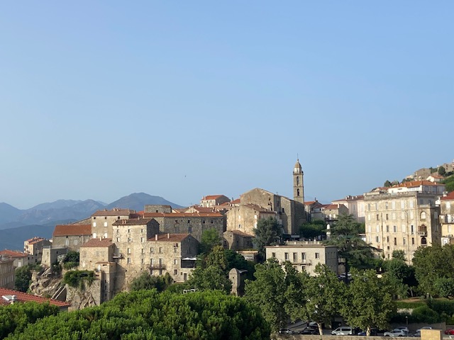 SebDecaux's tweet photo. #climatologie #Bretagne #Rennes #Corse #Sartène #juin #insolite
Du 1er au 29 juin 2026, Rennes enregistre une température minimale moyenne de 14,6°C et une maximale moyenne de 28°C. 
Cela correspond exactement à la norme mensuelle (1991-2020) de Sartène en Corse-du-Sud ! https://t.co/p4dS5sPPEc