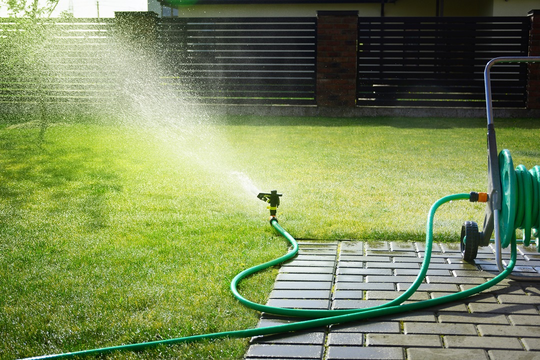 utahshomehunter's tweet photo. Summer Prep: Conserving While Watering https://t.co/26iMGjt8k8 https://t.co/OTs9kl4RAV