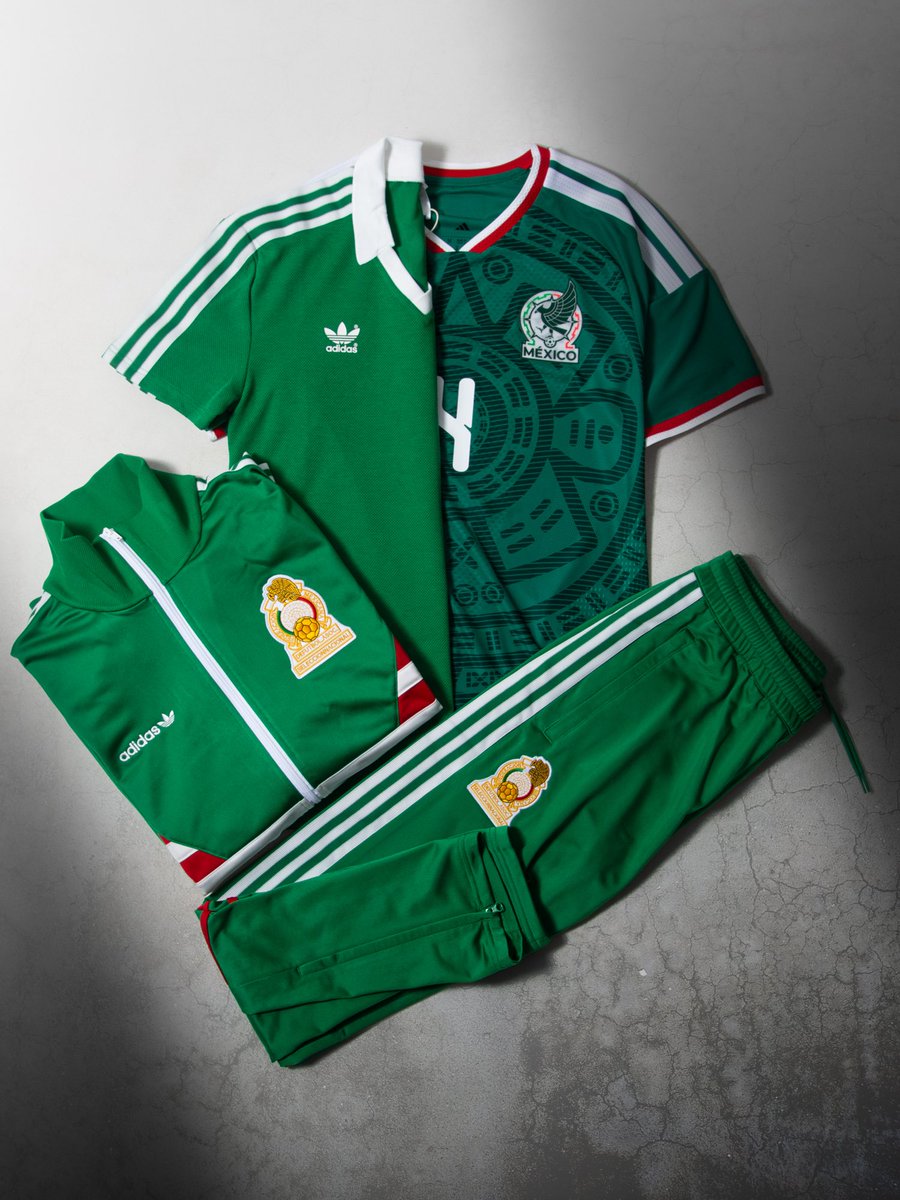 Vatioz's tweet photo. Si mañana tienes el privilegio de estar en el estadio, vístete de verde.

NO de guinda.
NO de negro.
NO de blanco.

Que el Azteca vuelva a pintarse de verde. La tribuna también juega. 🇲🇽

Comparte. https://t.co/ThOApyFJEh