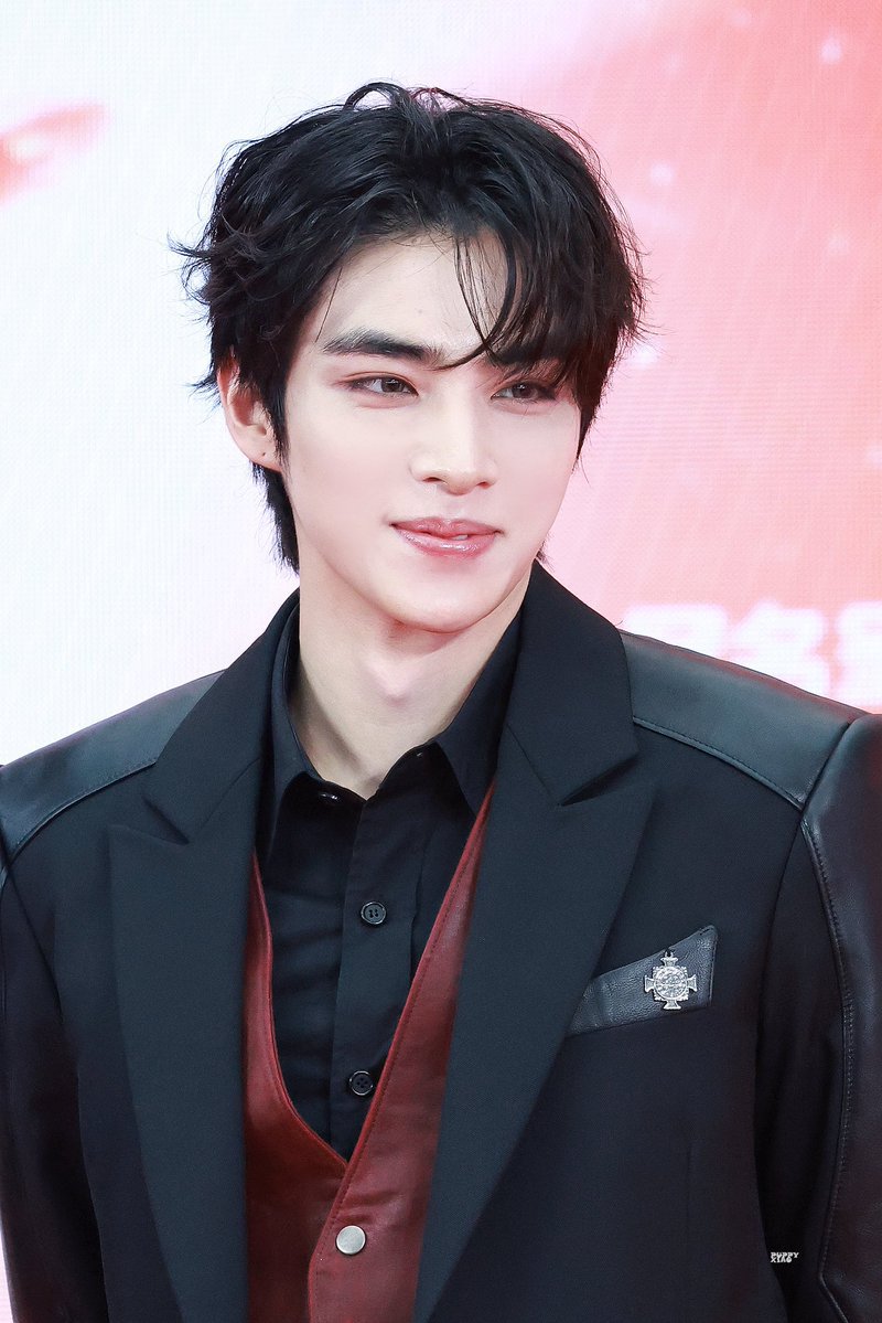 __sourrcandy's tweet photo. damn, is he real? https://t.co/Edm3OMcrhv