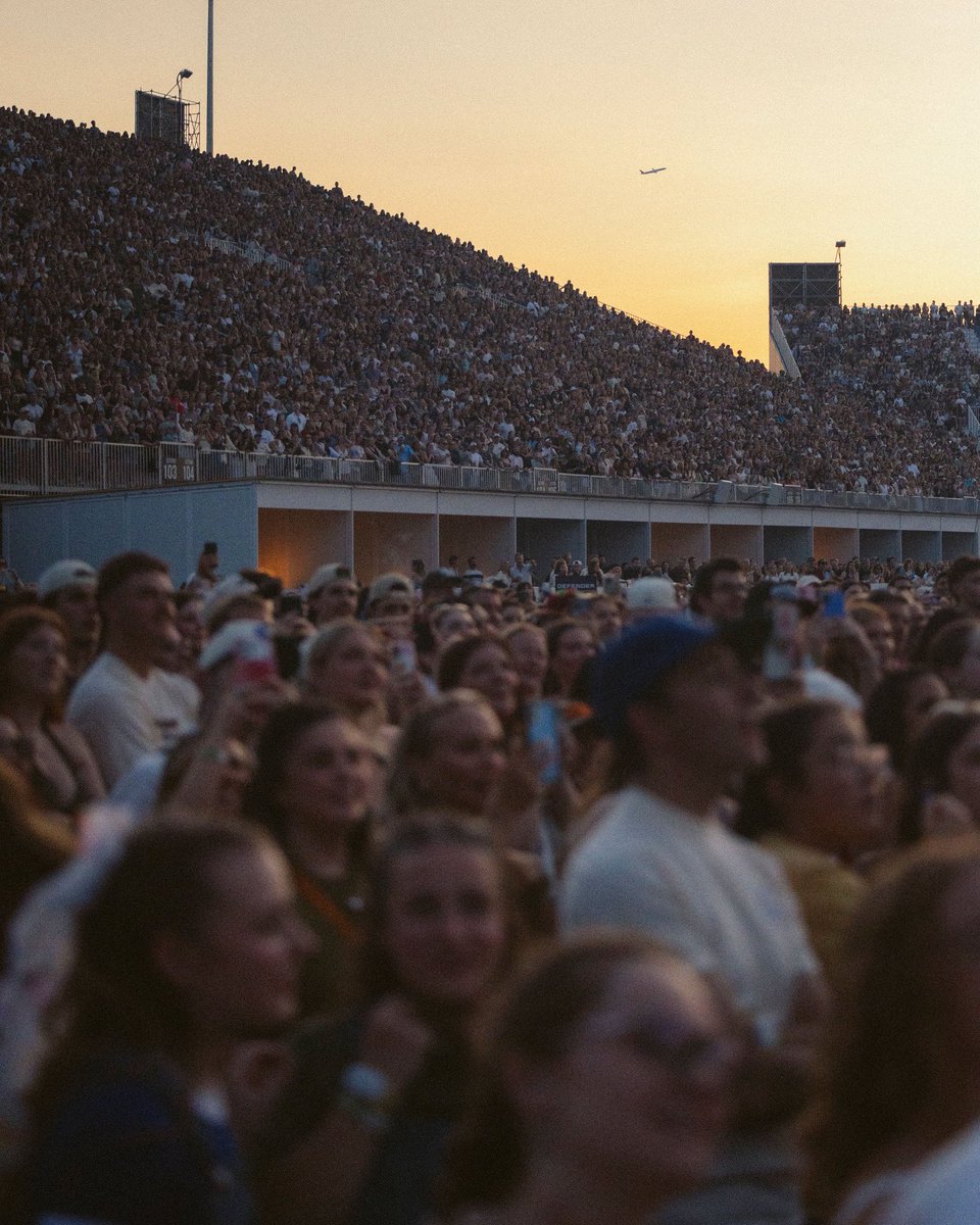 NoahKahan's tweet photo. Toronto you have always been good to us. Thousands of you showed up last night and we wanted the show to go on forever. Love yall and we’ll be back https://t.co/Mw8o5xGbOi