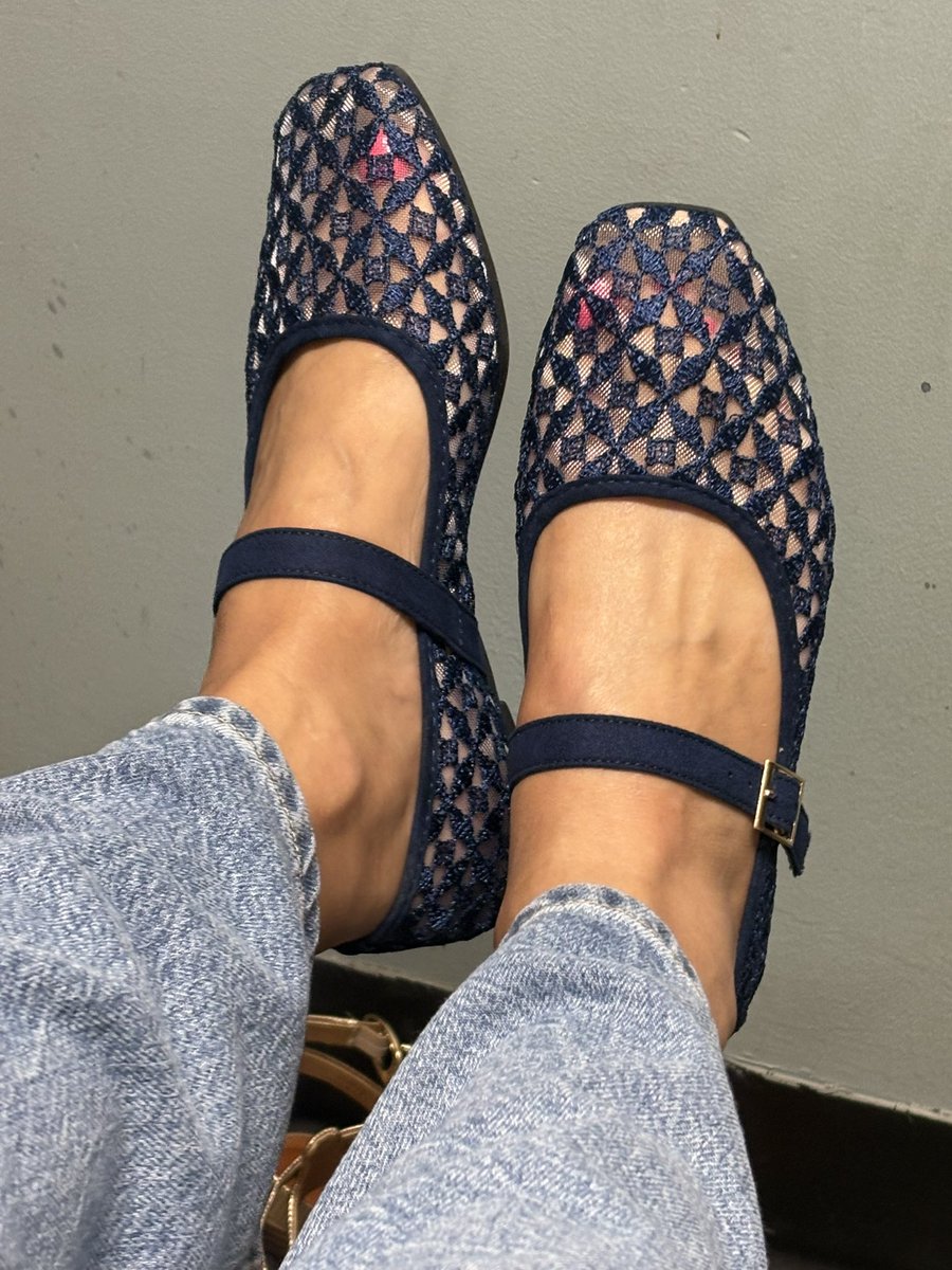 Jbeesfeet's tweet photo. Like my cute new shoezies?! I love that my pink toes can peek through. 🩷🩷🦶🦶#feet #shoegirl https://t.co/U4siNoxsPF
