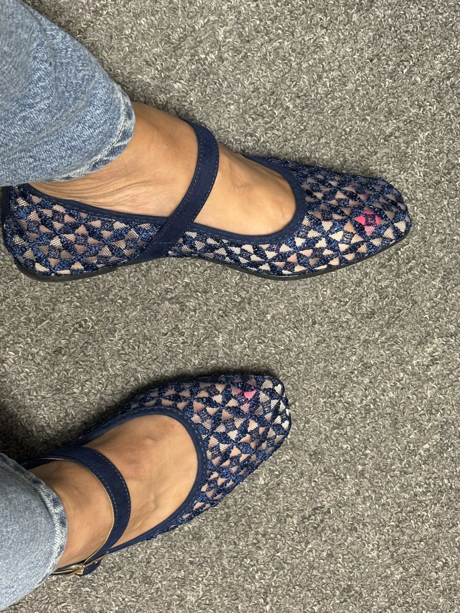 Jbeesfeet's tweet photo. Like my cute new shoezies?! I love that my pink toes can peek through. 🩷🩷🦶🦶#feet #shoegirl https://t.co/U4siNoxsPF