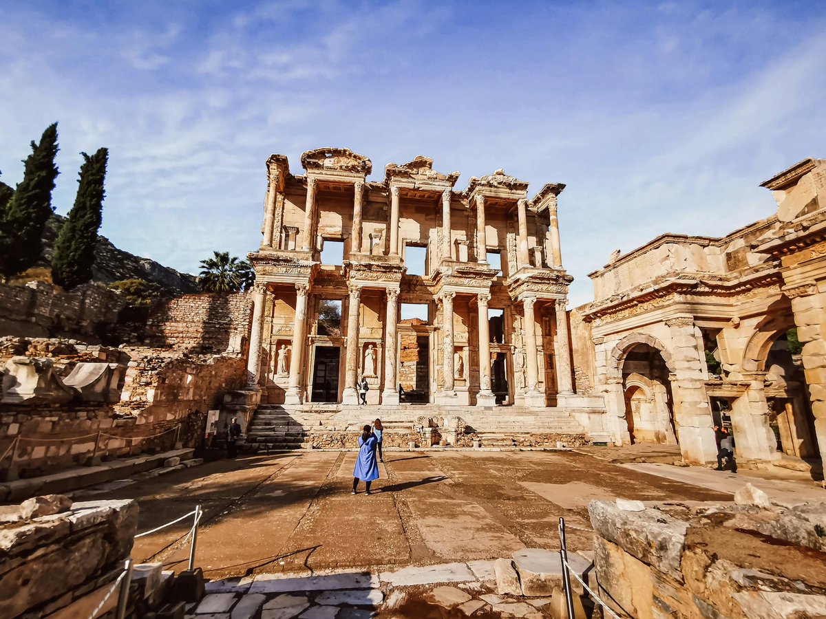 tarihiiimerak's tweet photo. Türkiye’de görmeniz gereken 72 Antik Kent  👇🏻

1.Efes – İzmir (Selçuk)
2.Bergama – İzmir
3.Smyrna – İzmir
4.Metropolis – İzmir (Torbalı)
5.Teos – İzmir (Seferihisar)
6.Klazomenai – İzmir (Urla)
7.Priene – Aydın (Söke)
8.Milet – Aydın (Didim yakınları)
9.Didyma – Aydın (Didim)
10.Tralleis – Aydın
11.Aphrodisias – Aydın (Karacasu)
12.Magnesia ad Meandrum – Aydın (Germencik)
13.Nysa – Aydın (Sultanhisar)
14.Sardes – Manisa (Salihli)
15.Philadelphia – Manisa (Alaşehir)
16.Blaundus – Uşak
17.Laodikya – Denizli
18.Hierapolis – Denizli (Pamukkale)
19.Tripolis – Denizli (Buldan)
20.Alinda – Aydın
21.Stratonikeia – Muğla
22.Knidos – Muğla 
23.Kaunos – Muğla 
24.Halikarnas – Muğla 
25.Patara – Antalya
26.Xanthos – Antalya
27.Letoon – Muğla
28.Tlos – Muğla 
29.Myra – Antalya 
30.Olympos – Antalya 
31.Phaselis – Antalya
32.Termessos – Antalya
33.Perge – Antalya 
34.Aspendos – Antalya 
35.Side – Antalya
36.Sagalassos – Burdur
37.Kibyra – Burdur 
38.Olba – Mersin
39.Kanlıdivane – Mersin 
40.Anemurium – Mersin 
41.Troya – Çanakkale
42.Alexandria Troas – Çanakkale
43.Parion – Çanakkale 
44.Kyzikos – Balıkesir 
45.Nicaea (İznik) – Bursa
46.Nikomedia – Kocaeli 
47.Cyzicus – Balıkesir
48.Daskyleion – Balıkesir 
49.Gordion – Ankara
50.Hattuşa – Çorum 
51.Alacahöyük – Çorum
52.Aizanoi – Kütahya
53.Pessinous – Eskişehir
54.Tavium – Yozgat
55.Tyana – Niğde 
56.Amasya Antik Kenti – Amasya
57.Hadrianopolis – Karabük 
58.Sinope – Sinop
59.Prusias ad Hypium – Düzce 
60.Herakleia Pontika – Zonguldak 
61.Amisos – Samsun
62.Göbeklitepe – Şanlıurfa
63.Harran – Şanlıurfa
64.Nevali Çori – Şanlıurfa
65.Zeugma – Gaziantep
66.Doliche – Gaziantep
67.Dara – Mardin
68.Arslantepe – Malatya
69.Nemrut Dağı / Kommagene – Adıyaman
70.Hasankeyf – Batman
71.Ani - Kars
72.Assos - Çanakkale