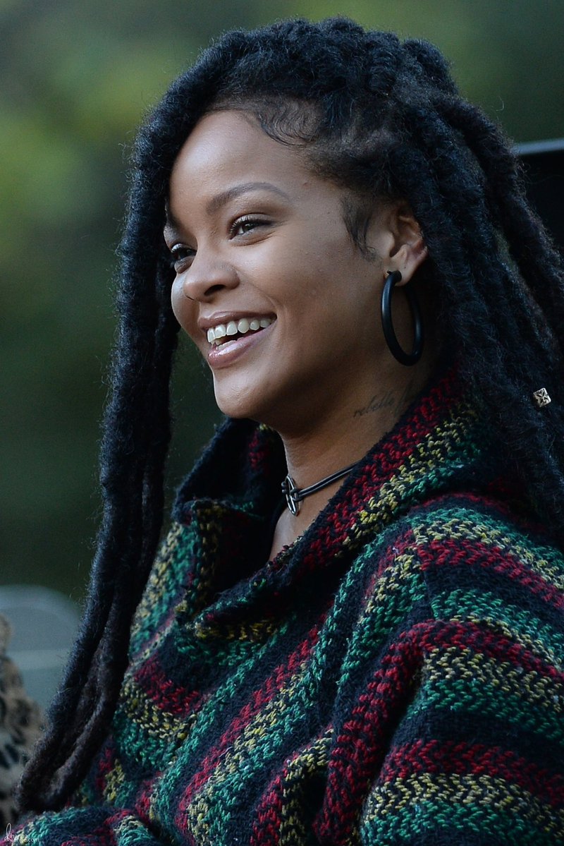 rihanna archive tweet media