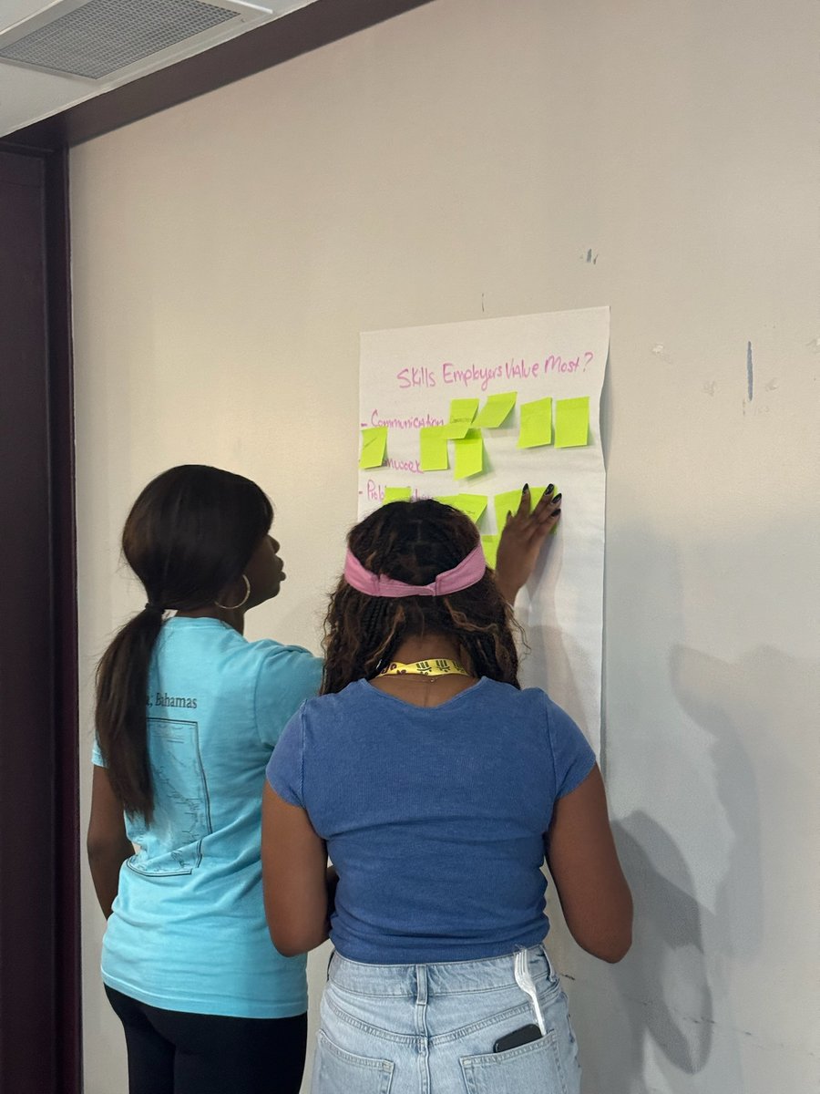 UVIRTP's tweet photo. Future leaders in action! 🌟 At Industry Day, SOAR students connected with RTPark clients and industry pros as they explored real career paths in tech, finance, and more across St. Thomas and St. Croix. #UVIRTPark #FutureLeaders #USVI https://t.co/ZdZrlrpaxW