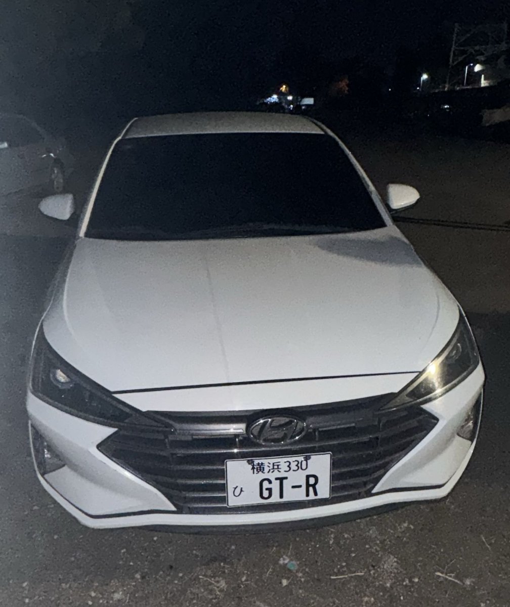 pesqueiradiego's tweet photo. 🚨 DICRIM captura a tres colombianos vinculados al robo de RD$1 millón en Santiago; recuperan parte del dinero y buscan al presunto cabecilla.

Agentes de la Dirección Central de Investigación (DICRIM) arrestaron en Puerto Plata a tres ciudadanos colombianos señalados por su presunta participación en el robo de RD$1,000,000 del interior de un vehículo en Santiago.

Durante el operativo fueron ocupados RD$494,295, 294,000 pesos colombianos, teléfonos celulares, tarjetas bancarias y otros objetos de interés para la investigación.

Las pesquisas indican que los detenidos integraban una estructura dedicada a seguir a personas que salían de entidades bancarias para luego pinchar los neumáticos de sus vehículos y aprovechar la distracción para cometer los robos.

La Policía Nacional mantiene la búsqueda del presunto cabecilla, José Ricardo Gómez Martínez, quien permanece prófugo y es señalado de escapar con el resto del dinero sustraído.

Los detenidos y las evidencias ocupadas fueron puestos a disposición del Ministerio Público para los fines legales correspondientes.

#PolicíaNacionalRD #DICRIM #SeguridadCiudadana #Investigación #SantiagoRD