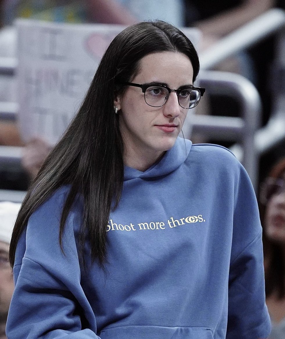 MaxBrando64's tweet photo. Hoodie, sweatpants and ... the gorgeous white Caitlin1. Please. 😉 https://t.co/MMDRaFCXid