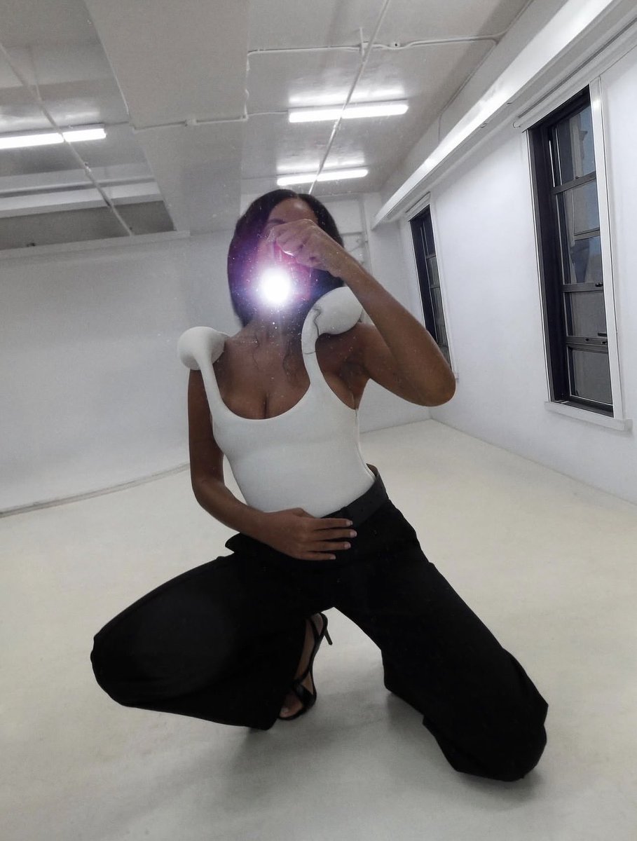 solange hourly tweet media