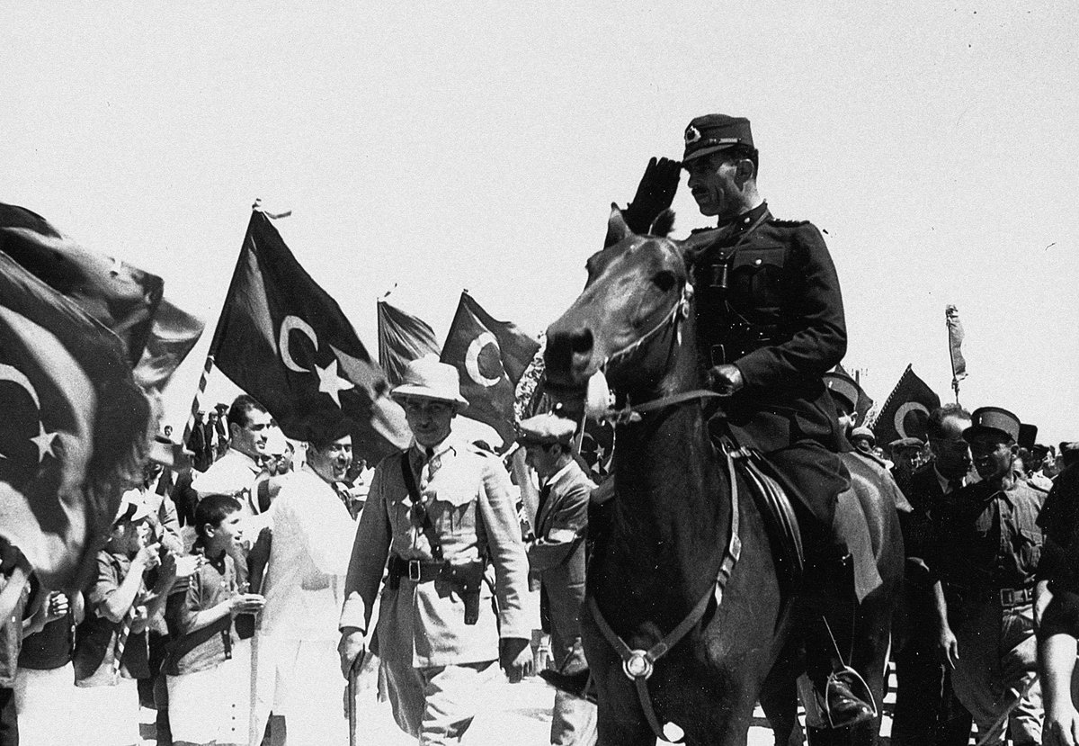 cemiletuna's tweet photo. 29 Haziran 1939, sadece bir sınır çizgisinin değiştiği; kırk asırlık bir yurdun, sarsılmaz bir irade ve oy birliğiyle ait olduğu yere döndüğü gündür. Atatürk’ün ömrünü vakfettiği o büyük dava, Hatay halkının asil duruşuyla taçlandı ve Hatay, 7 Temmuz 1939'da Türkiye’nin silinmez bir mührü oldu.

​Bu topraklara sadakatle bağlı olan herkesin, bu şanlı ve gururlu gününü kutluyor; başta Gazi Mustafa Kemal Atatürk ve Hatay Devleti Cumhurbaşkanı Tayfur Sökmen olmak üzere, emeği geçen tüm kahramanlarımızı rahmet ve minnetle anıyoruz. 🇹🇷