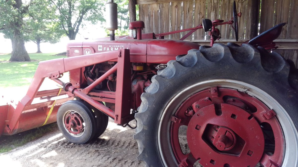 buckstop3006's tweet photo. Added another one to go with my 185 Allis. Does 2 count as a hobby? #OldIron. https://t.co/hVZz8kvqIf