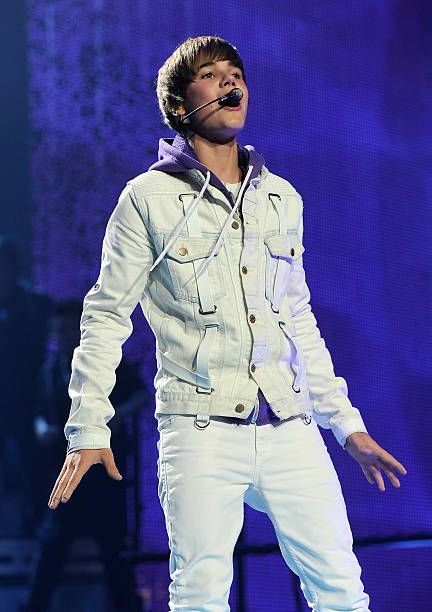 swappenny's tweet photo. The way Justin Bieber's purple and white outfit defined that era in pop music &amp; it his most recognizable iconic look till date,the signature combination became a cultural phenomenon and remains the most copied and celebrated fashion moment of his career so far. https://t.co/fcF0wIEBEK
