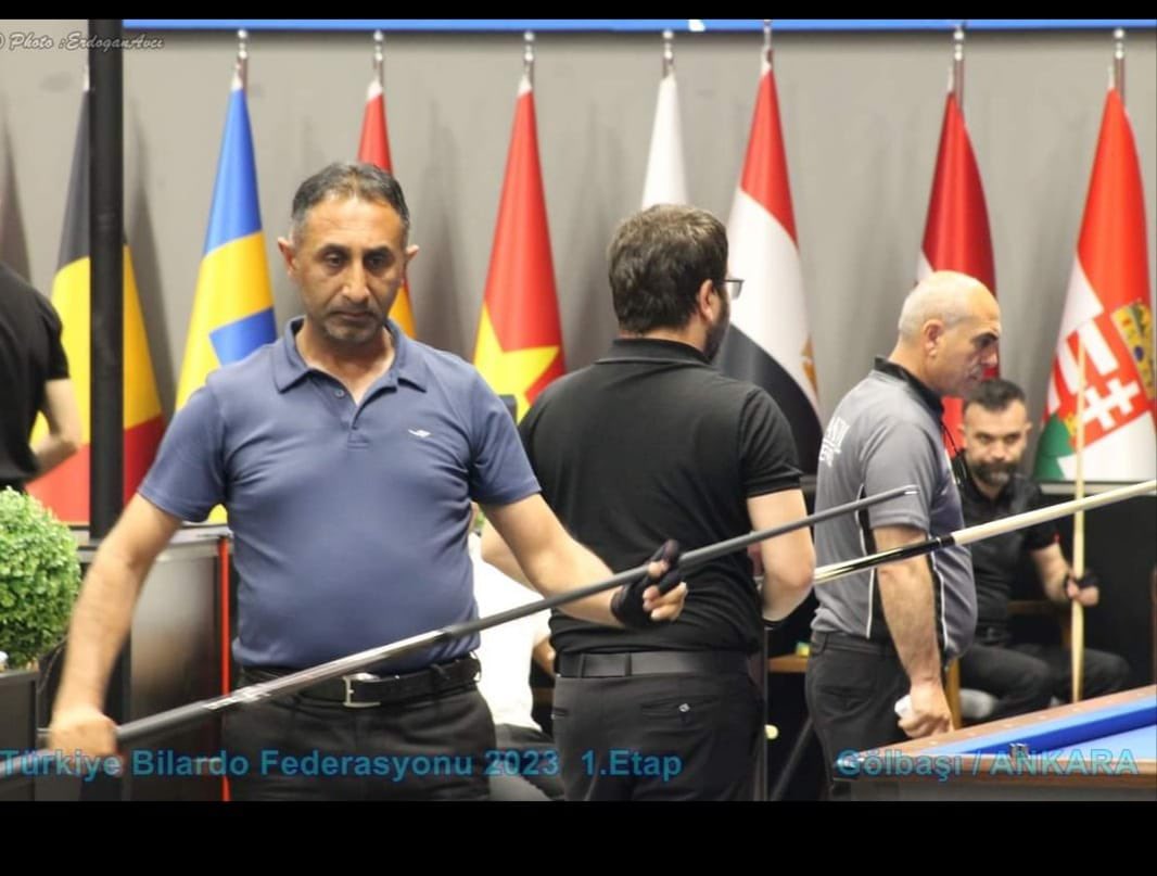 GSB_Kars's tweet photo. 🎱 Kars Sporda Yükselmeye Devam Ediyor! 🇹🇷

3 Bant Bilardo Türkiye Şampiyonası C Grubu 1. Etap karşılaşmalarında ilimizi temsil eden sporcumuz Mahir Güney, sergilediği başarılı performansla çeyrek finale yükselmeyi başardı. 👏 https://t.co/NIYPJEClEn