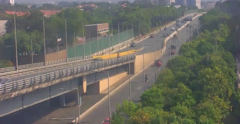 ATVInforma's tweet photo. #ATVInforma | Desde el sistema de videovigilancia del #CMVS se observa el flujo vehicular en distintos puntos de la Av. Samborondón.
⚠️Conduzca con cuidado y respete las señales de tránsito. https://t.co/RpLe81yQKM