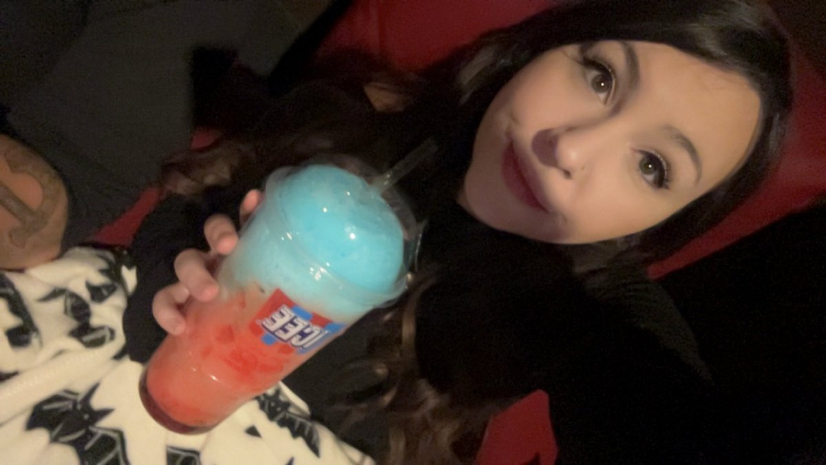Marisiracha's tweet photo. Marissa🌷
Nearly 30yrs old, variety gamer, happy relationship, pup named kuma, nature docs, books, j/rpgs, rougelikes, cooking.
Some games include:
-Ni No Kuni 
-Mana series
-Silent Hill 
-BG3
-Pokemon
-Warhammer
-Slay The Spire 
-MH 
-Stardew
Follow if you’re into the same 🤗 https://t.co/49jDL8nG0y