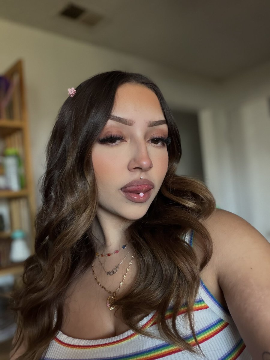 6v6m6rtinez's tweet photo. its a good day to drop some face card pics https://t.co/U0uFq8ycF6