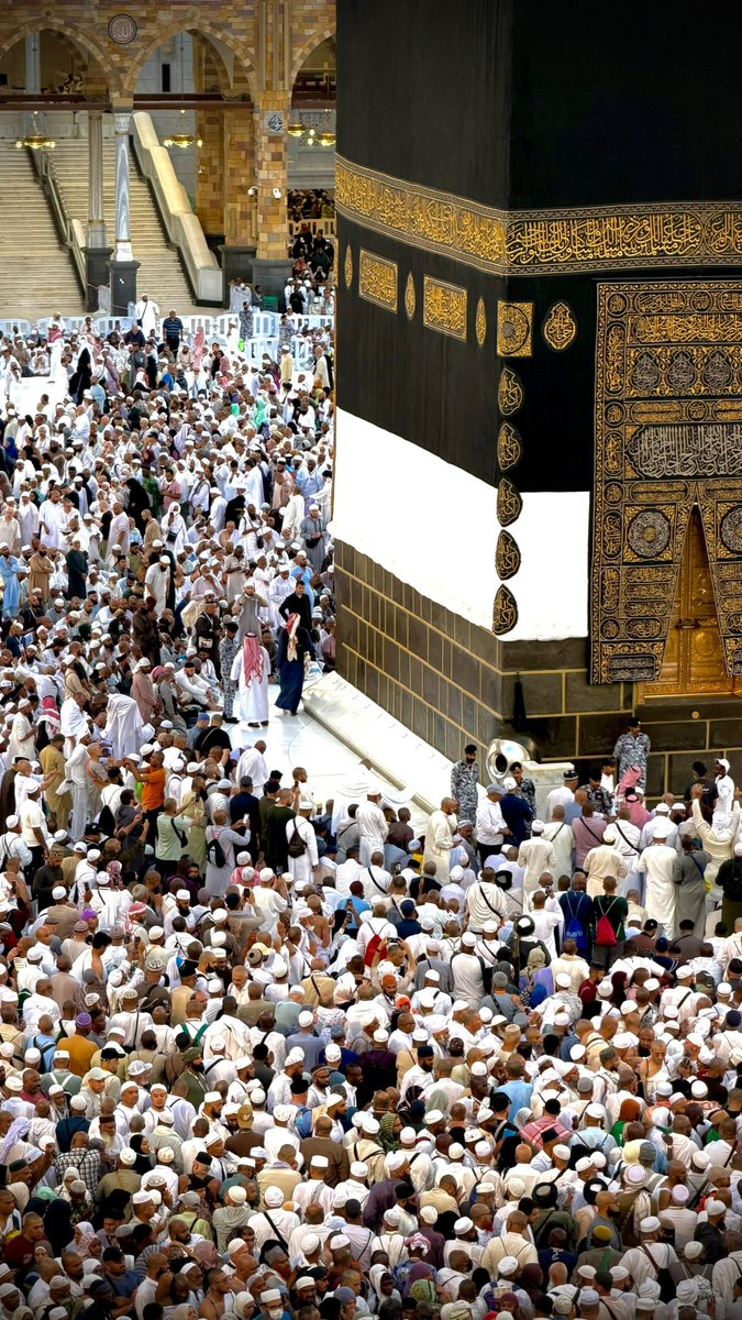 AlsahaKsaCo's tweet photo. غدًا الثلاثاء يتشرّف نائب أمير مكة المكرمة بغسل الكعبة المشرفة. https://t.co/wIPrw0lrkA