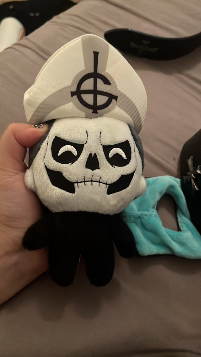 skullypuppy's tweet photo. YOU CAN TAKE HIS CLOTHES OFF ??? https://t.co/F3mRplNPvm