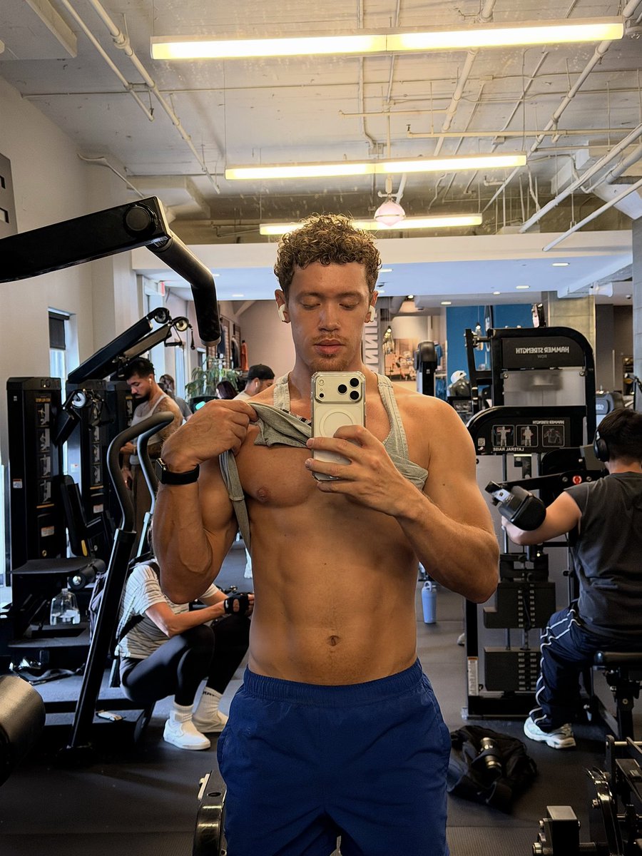 trevonwoodburyy's tweet photo. going hard this week since i’m going away this weekend https://t.co/TX9rjYtGcp
