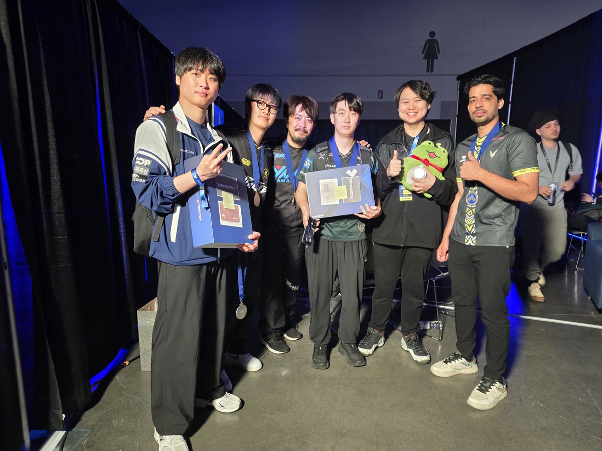 QasimMeer3's tweet photo. Alhamdulillah for everything. ❤️

5th at EVO and qualified for the Esports World Cup! Huge thanks to everyone for the love and support. I'll keep grinding, keep improving, and InshaAllah come back even stronger at EWC. 🇵🇰🎮 https://t.co/AowH0LUGvc