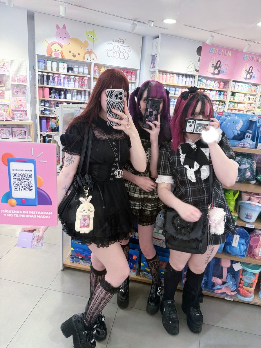hantaesans's tweet photo. i 🩷 my friends ヽ(*＾ω＾*)ﾉ https://t.co/J4sC6ucDLF