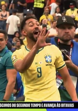 TouchlineX's tweet photo. 🚨🇧🇷 𝗡𝗘𝗪: Matheus Cunha's gesture was not aimed at the Japan fans, but at Kento Shiogai, who had previously said:

"Brazil used to be very strong, but now? I feel like France are ahead of them. Argentina too. You don't hear much about Brazil anymore these days."

— @OGlobo_Esportes