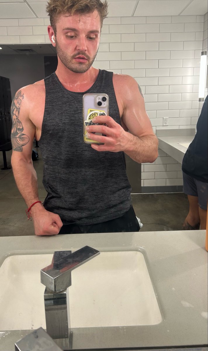 BartenderTwunk's tweet photo. https://t.co/pbIQkN9ZYD
