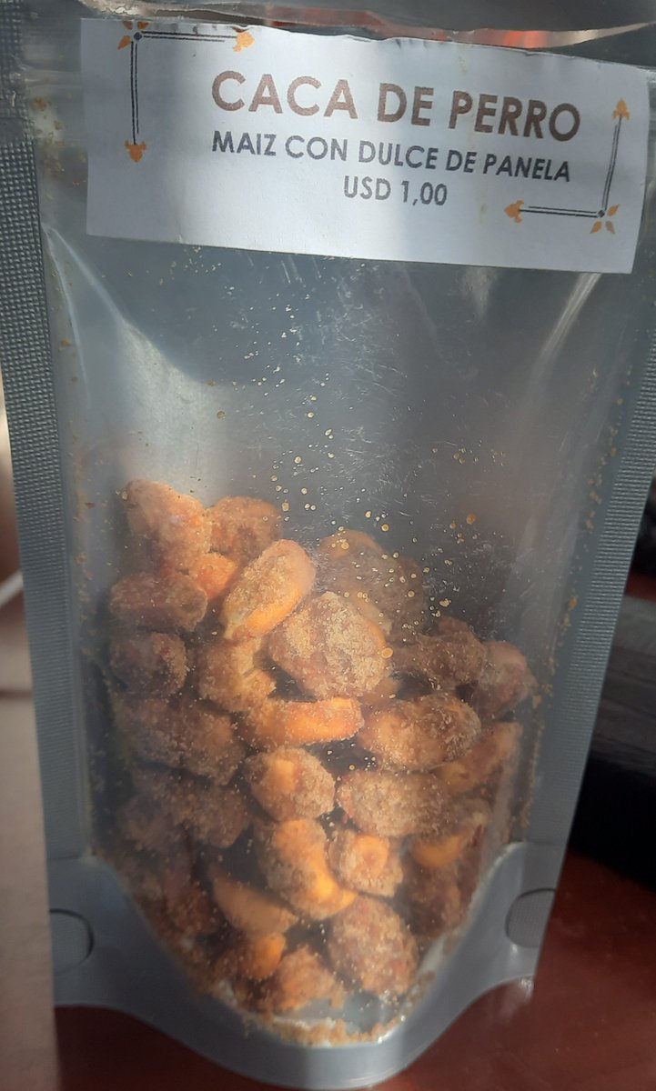 RichardDavila30's tweet photo. En los Andes del Ecuador existe un snack tradicional con un nombre que siempre sorprende a quienes nos visitan: "caca de perro". 😄

Antes de sacar conclusiones, hay que aclarar que no tiene absolutamente nada que ver con su nombre. 
Se trata de un dulce típico elaborado con maíz tostado cubierto de panela caramelizada, cuyo aspecto irregular dio origen a este curioso apodo popular hace muchas décadas.

Es uno de esos ejemplos del ingenio y el humor con los que muchas comidas tradicionales son bautizadas en distintas regiones del mundo.

Hoy queremos compartir esta curiosidad desde el respeto a nuestra cultura y gastronomía, recordando que cada país tiene tradiciones y expresiones propias que forman parte de su identidad.

¿Ya lo probaste? 
¿Conocías el origen de su nombre?

🇪🇨 La gastronomía ecuatoriana también está llena de historias que vale la pena contar.
#Ecuador #Andes #GastronomíaEcuatoriana #TurismoEcuador #SaboresDelEcuador