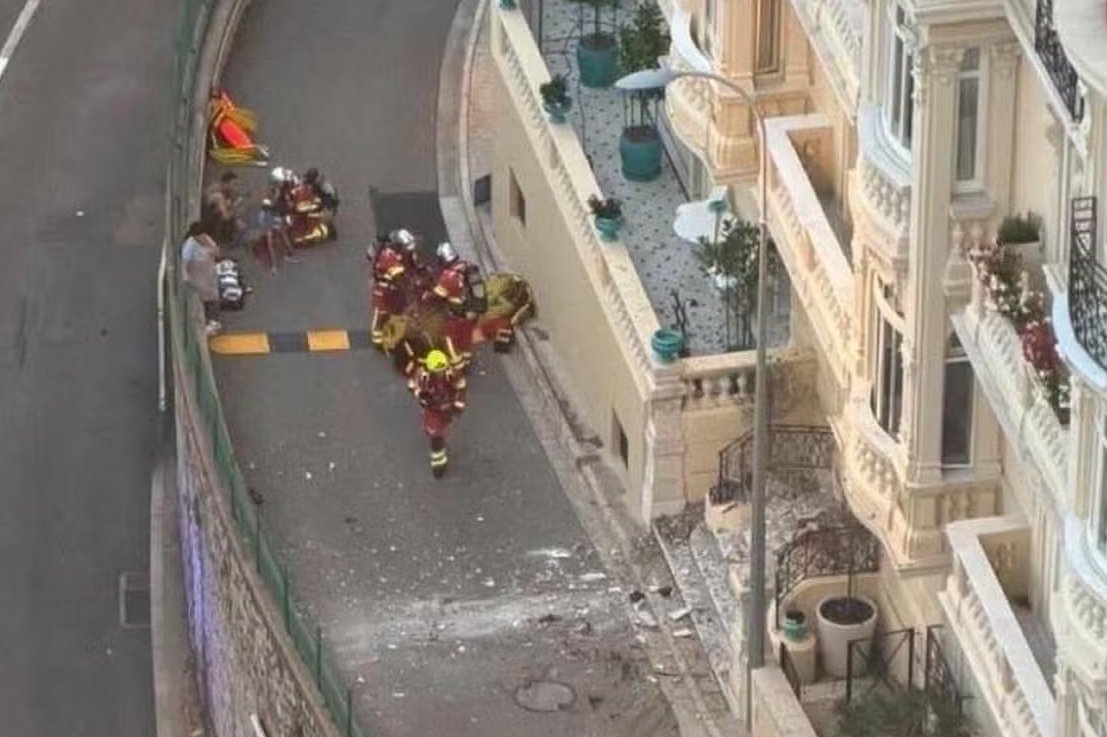 InfosFrancaises's tweet photo. 🇲🇨 ATTENTAT À MONACO : Les trois victimes blessées dans l'explosion ce soir sont de la même famille, de nationalité ukrainienne. Il s’agit d’un homme et d’une femme, âgés de 50 à 60 ans, ainsi que d’un adolescent (Monaco-Matin). https://t.co/c0ydFtUpTN