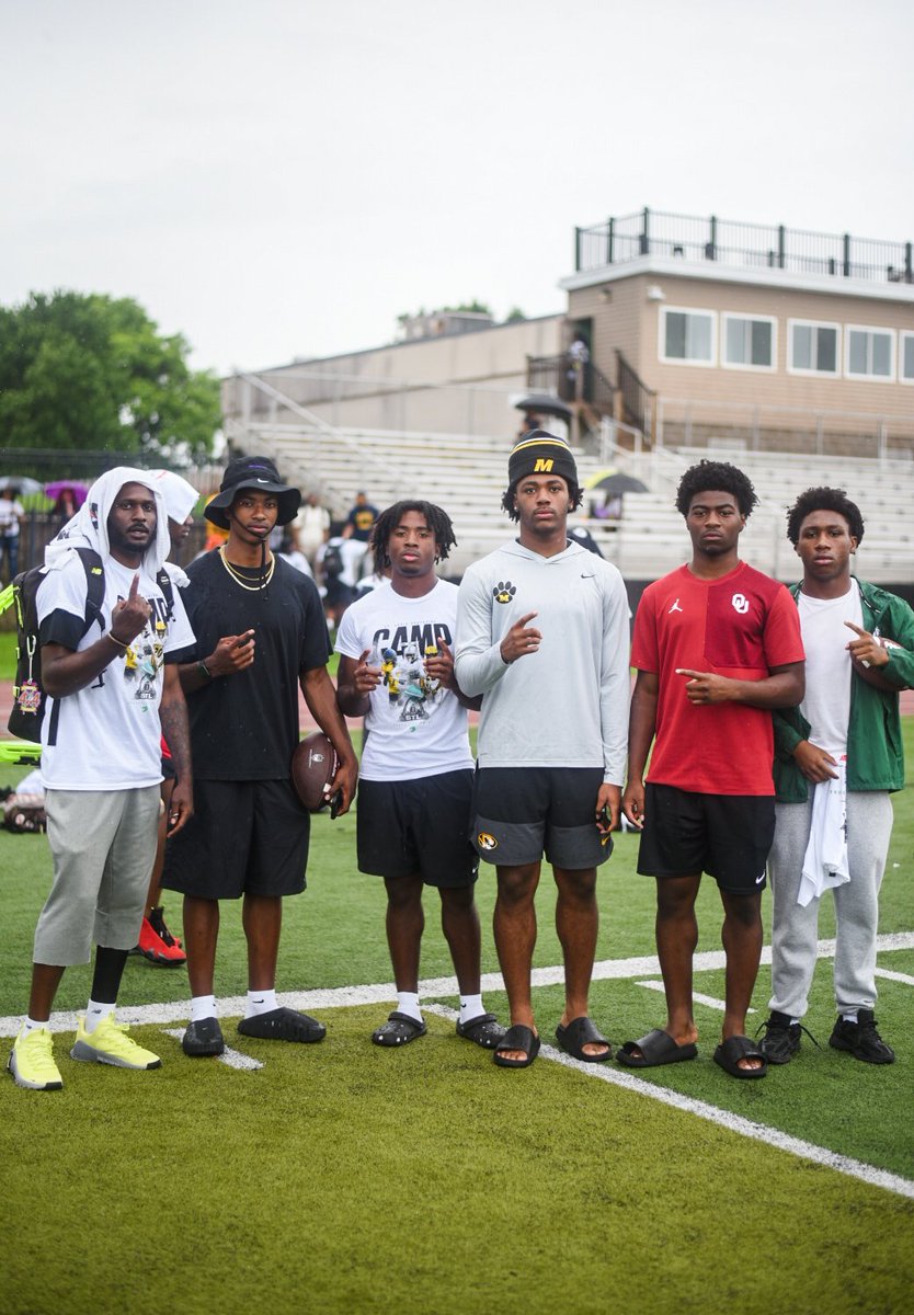 VWEBBJR's tweet photo. Some name guys. Saint Louis we up fr! #WeWorkin๐ช๐พ #CribTalk
Stanford, Mizzou, and OU ๐ฅ https://t.co/HPnJCU4Ovz