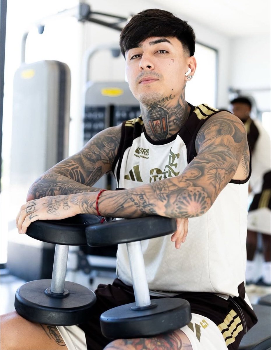flamnzss's tweet photo. com essa carinha? https://t.co/HpoNhzOJno