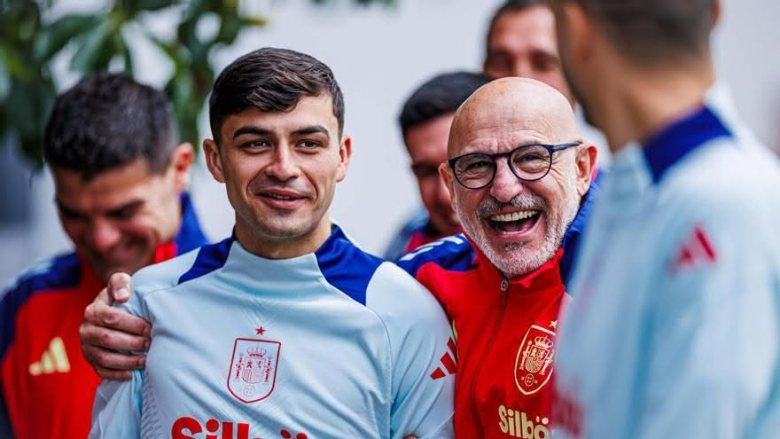 BarcaUniversal's tweet photo. 🚨 Luis de La Fuente: "For me, Pedri is better in Spain than he is for Barcelona."

"With us, he's exceptional!" https://t.co/0mVRd4iMWx