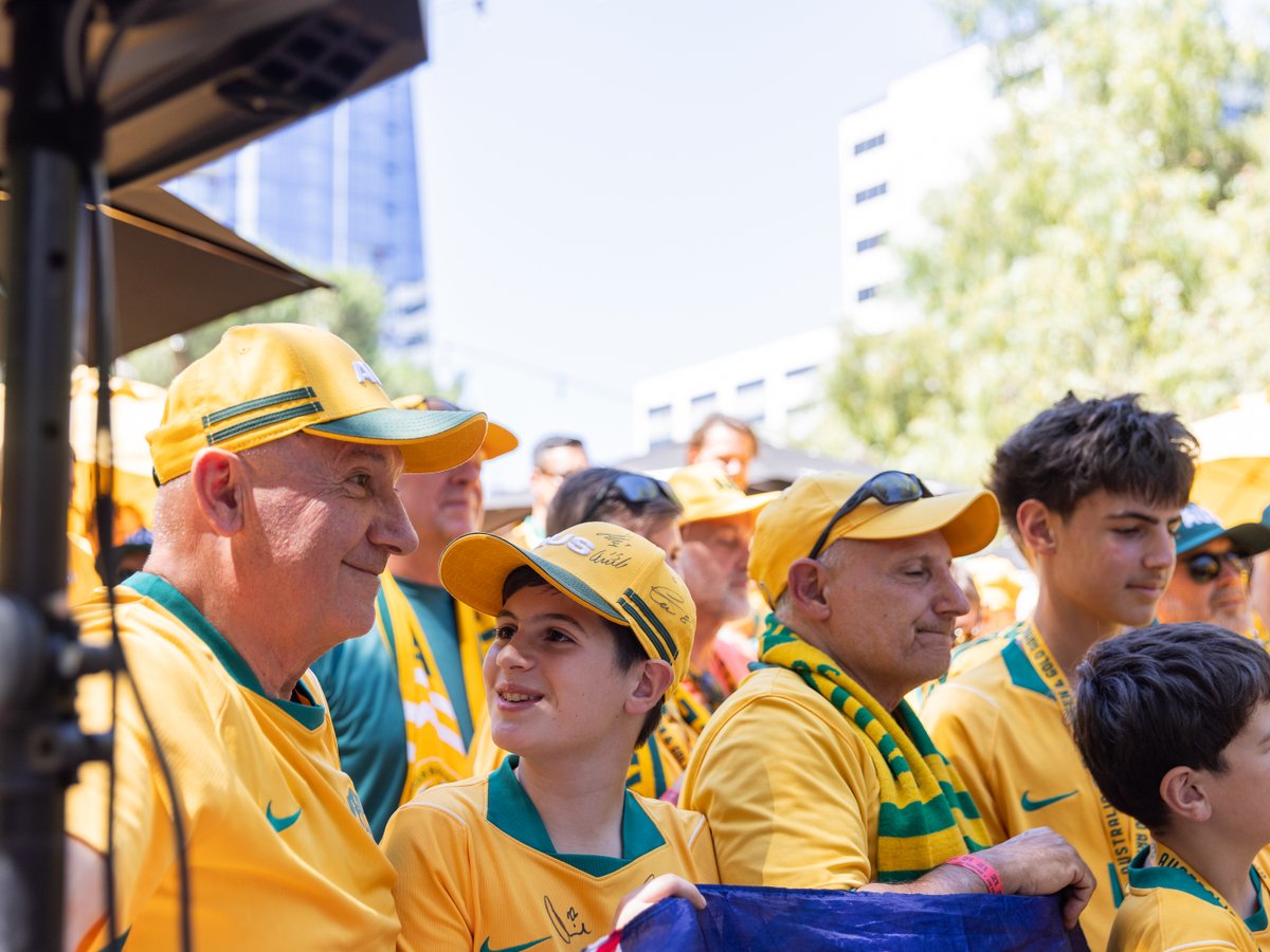 Green & Gold Army tweet media