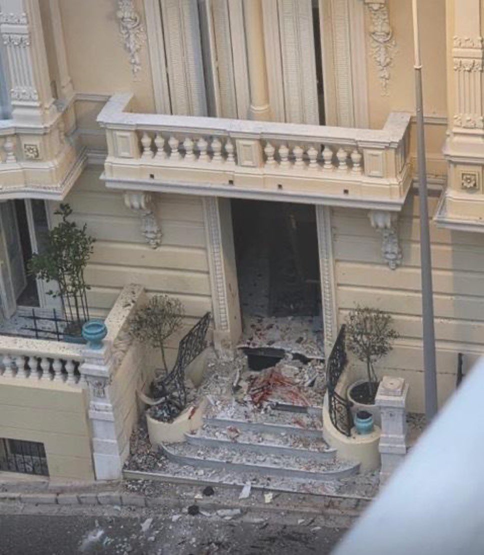 TheSaviour's tweet photo. 🚨🇲🇨BREAKING: Three people were injured after an explosion in Monaco. 

Police say a man left a bag at the scene and ran away before the blast. https://t.co/ZTmGxls6b0