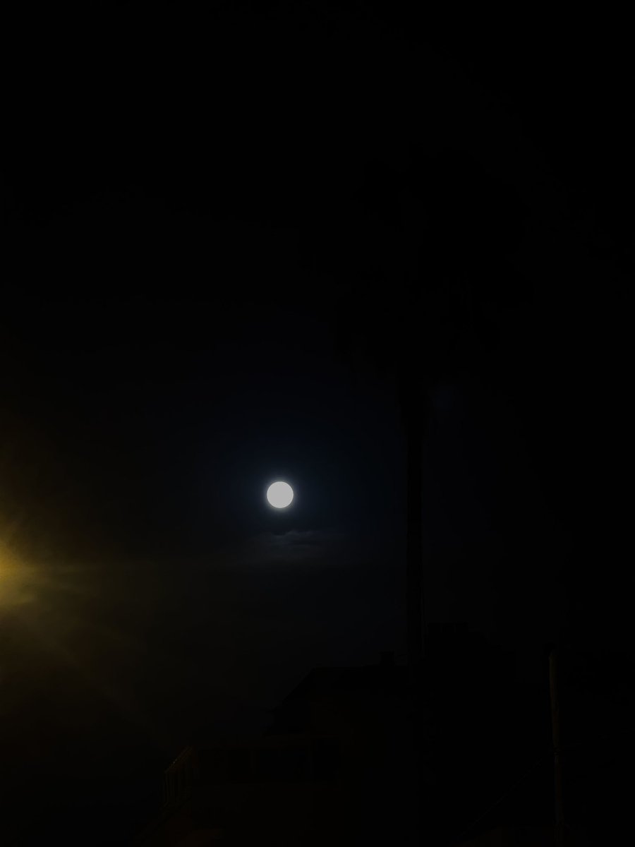 danielavogb's tweet photo. Me rige la luna y me declaro fan de ella ♥️ La madre, las raíces, intuición, ying, linaje, emoción, empatía y podría quedarme escribiendo más! ✨ https://t.co/onYhXgrbtS