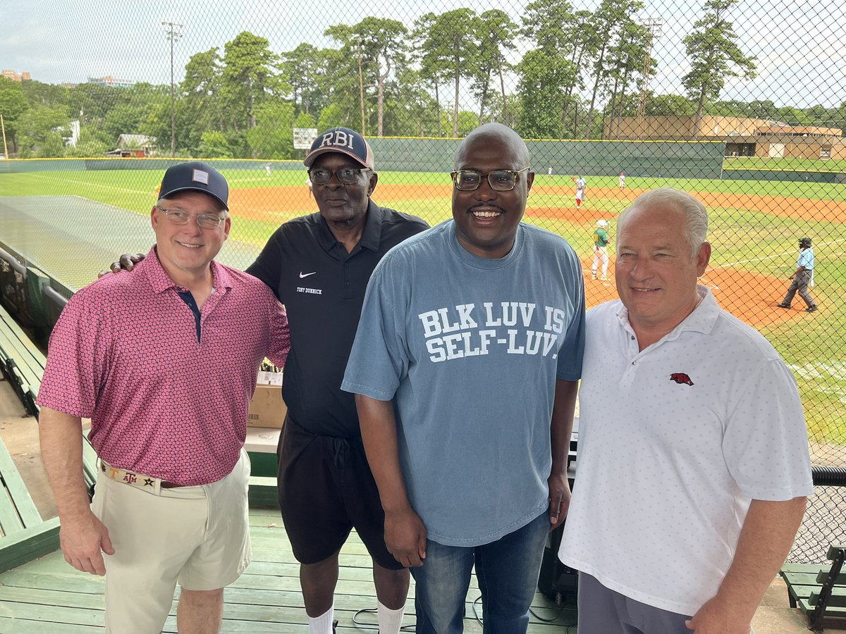 FrankScottJr's tweet photo. #GrowingForwardLR—Play Ball⚾️⚾️⚾️! Always a good time to see Tony Dunnick and spend time at the historic Lamar Porter Field for the Dunnick Memorial Tournament. https://t.co/3krJ3dZQFR