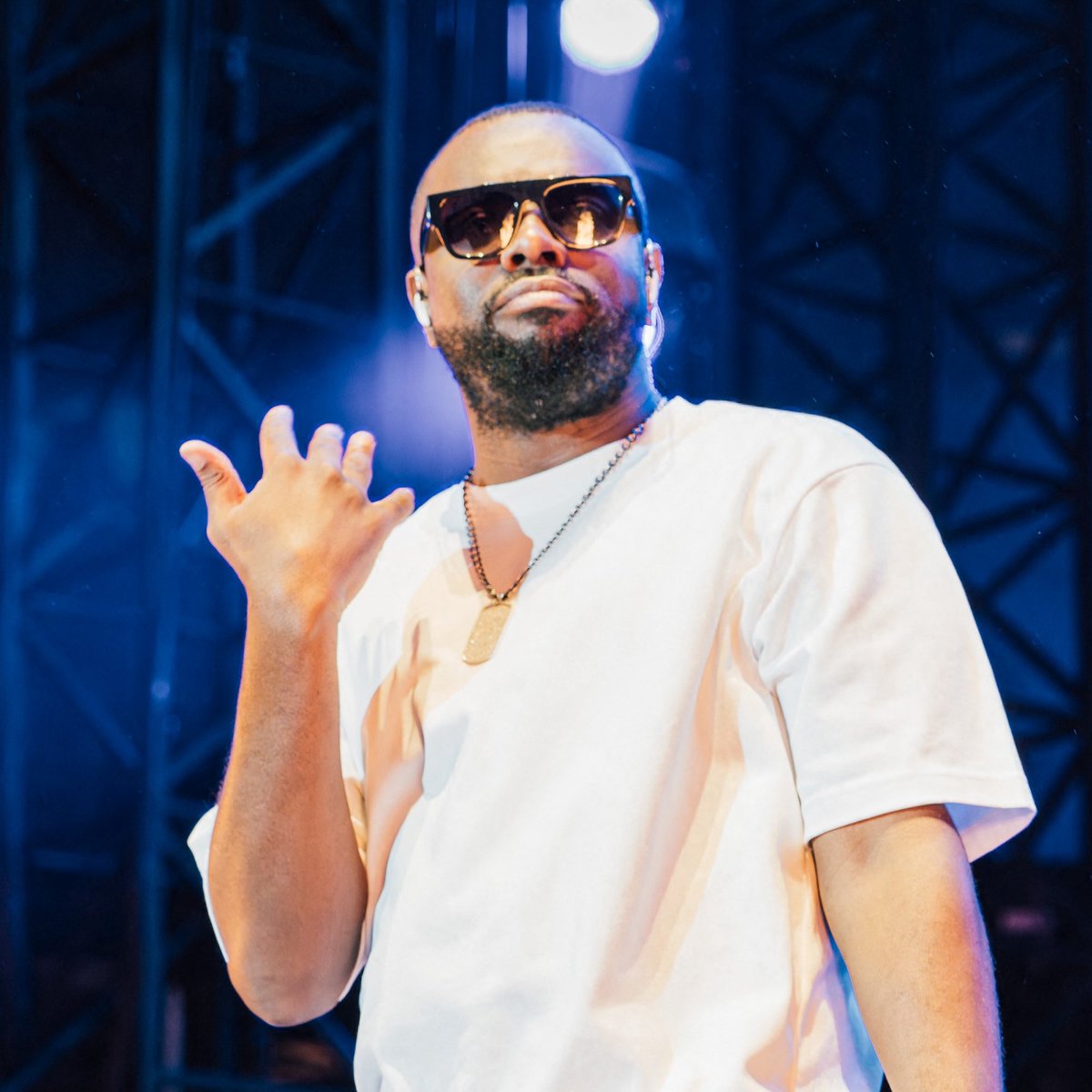 RapFrActus's tweet photo. 🚨GIMS atteint la barre des 100 singles d’or en France (101 📀) 🇫🇷 

4️⃣ Il devient le 4ème RAPPEUR FRANCOPHONE après Ninho, Jul et Damso à atteindre la barre des 100 https://t.co/WIR4OcQeAh