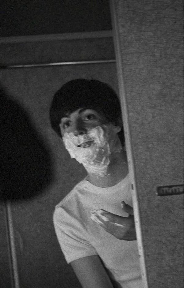 boredfangs's tweet photo. george mogging like always meanwhile paul is cutie patootie maxxing😭😭😭 https://t.co/yuy00SBl3m