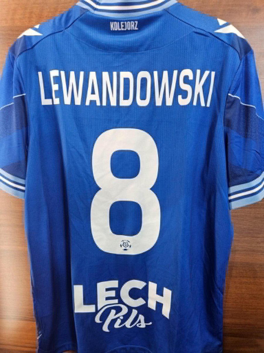 Tymxkk's tweet photo. @lewy_official @ChicagoFire Miałeś chamie złoty róg https://t.co/SSMfCTfoSW