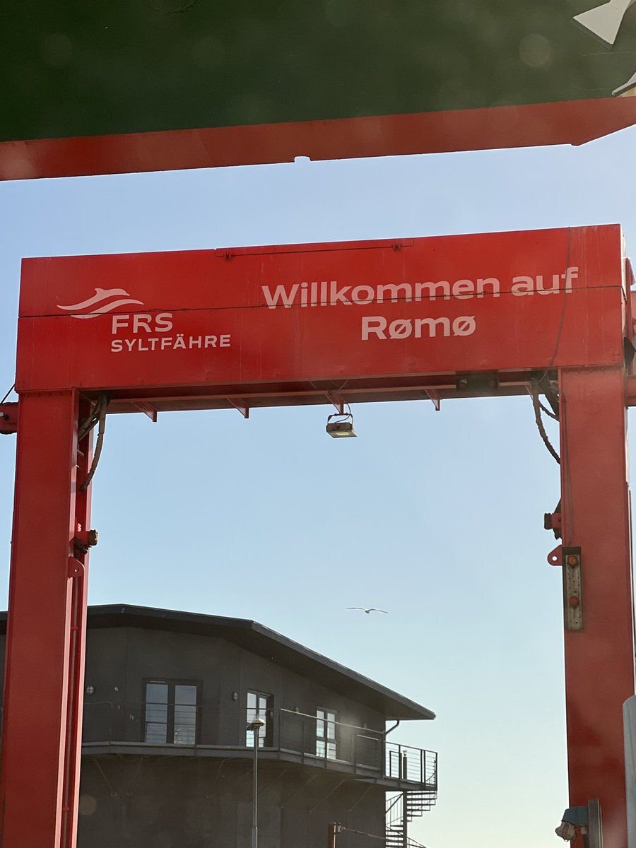 GerjetM's tweet photo. Sylt ist die Welt noch ok und auf der Nachbarinsel auch #Rømø ! 😎☀️🏄‍♂️🏊‍♂️🤝 #Sonne #Strand  #Sylt #Kampen #Meer #Sonne #Wenningstedt #Immobilien #Investor #Muscheln #Golf #GolfLife #Fisch #Hörnum #Urlaub #Geschäfte #Lebensfreude #Muschelbistro #Nordsee #Watt #Sonnenuntergang #FRS https://t.co/bw6g17DUWI